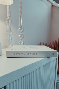 Crystal Healing: The Complete Modern Guide for Beginners and Beyond (Hardcover)